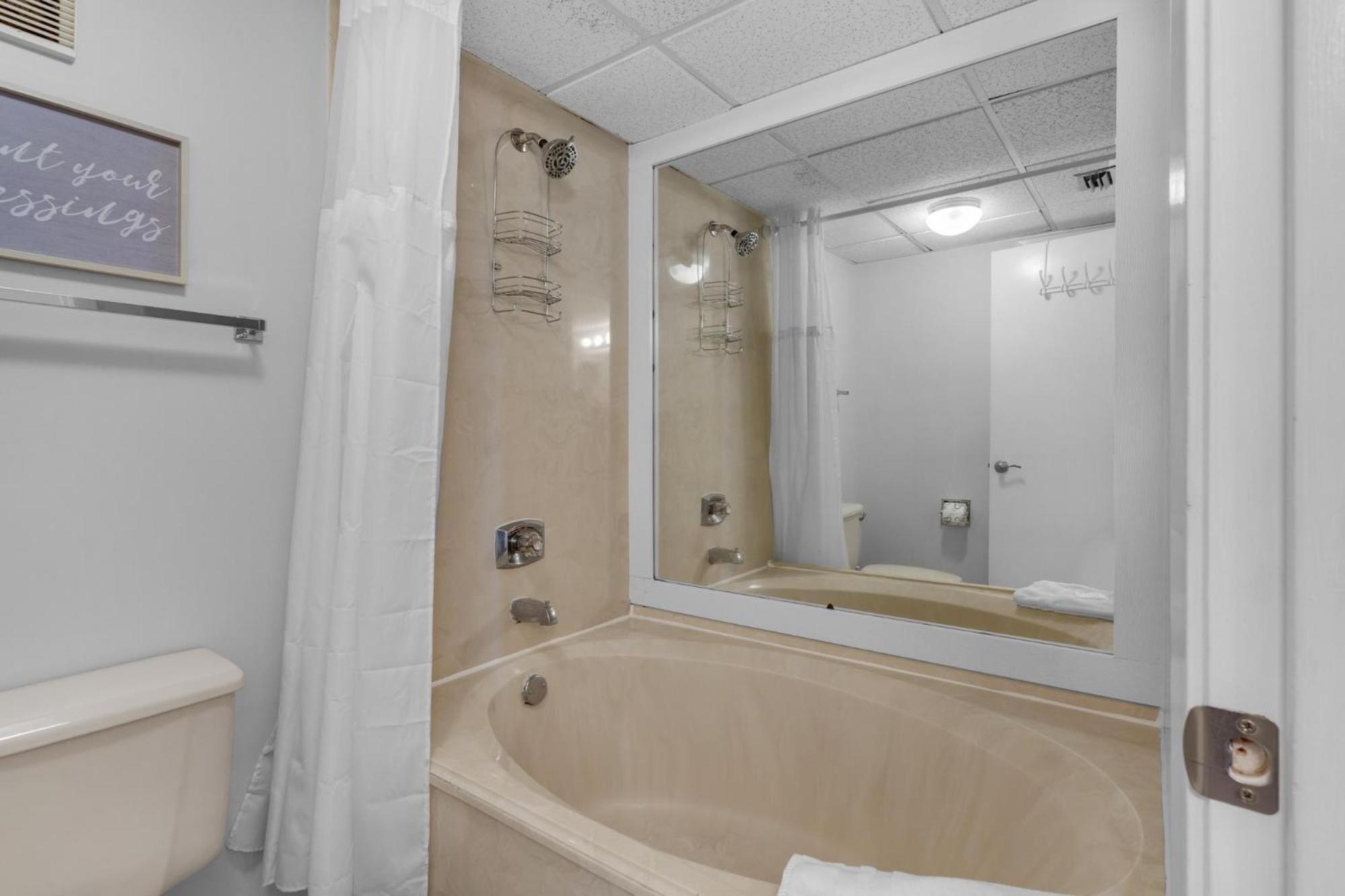 Edgewater 605-2 *