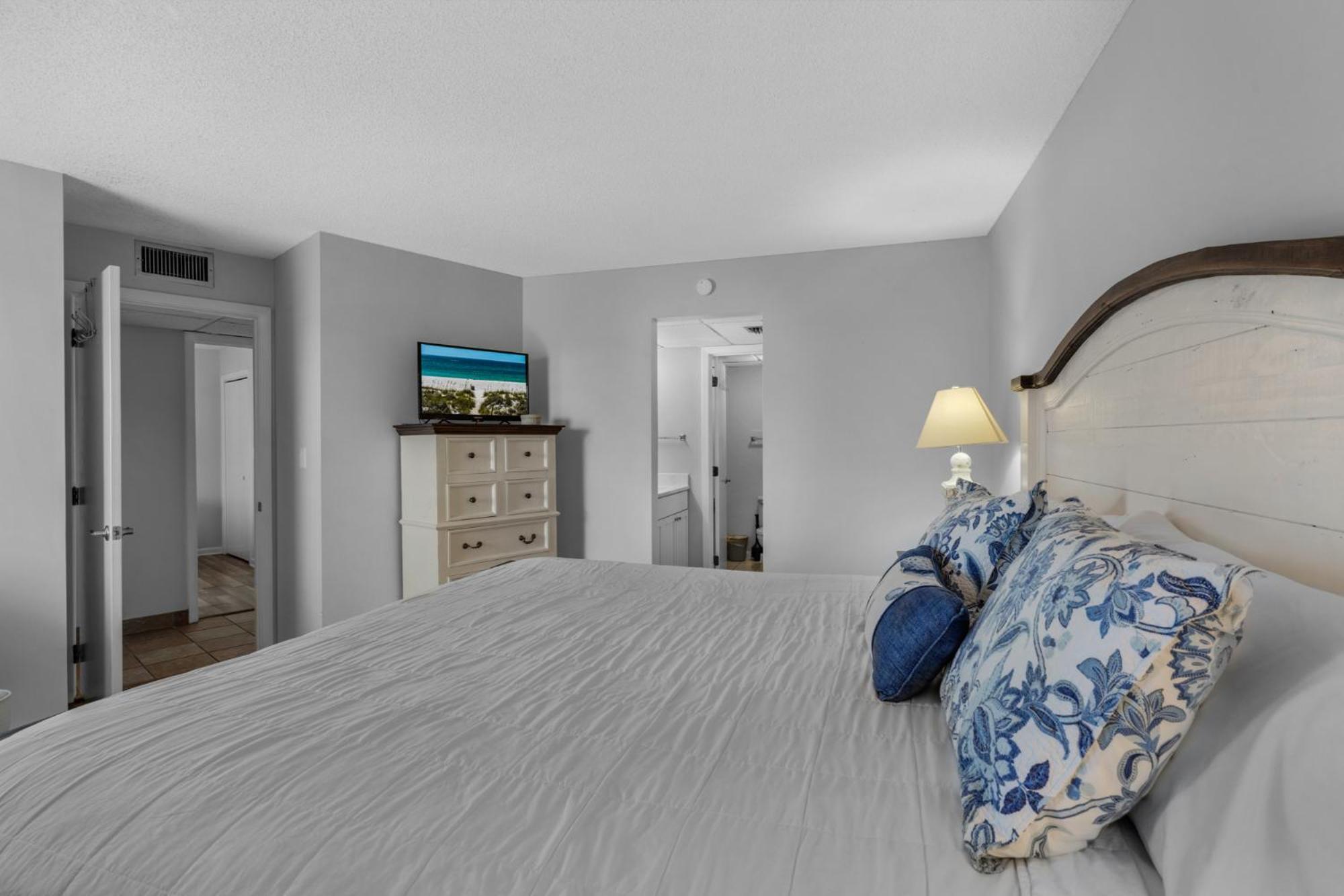 Edgewater 605-2